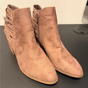 Clarks Suede Pointed-Toe Ankle Booties - Tan